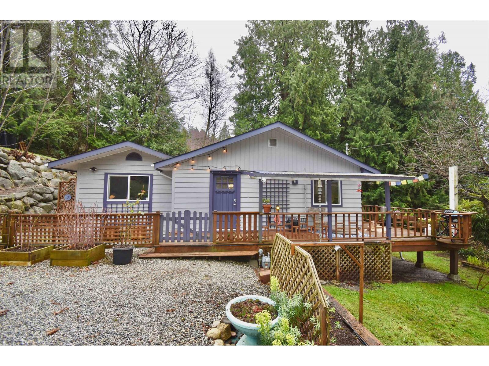 776 Geddes Rd, Roberts Creek, BC V0N 2W6