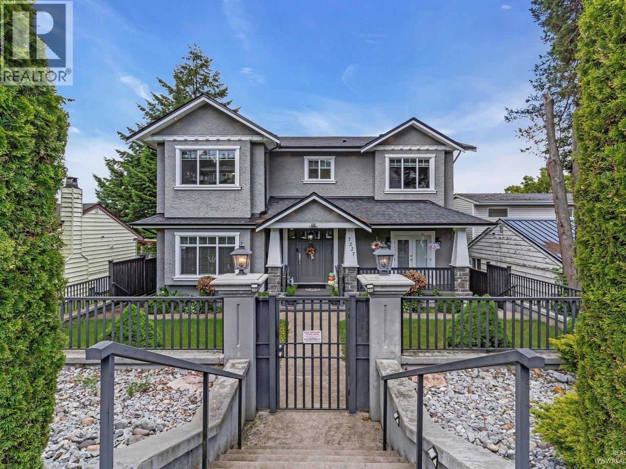 7227 Barnet Rd, Burnaby, BC V5A 1E3