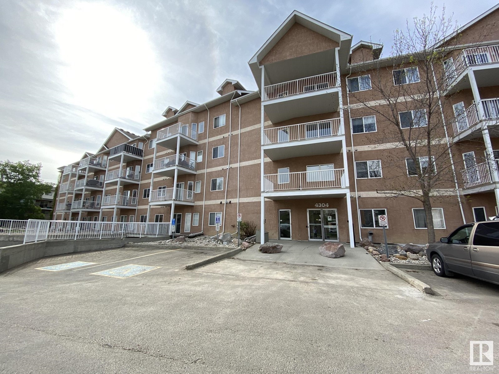 4304 139 Avenue Northwest #219, Edmonton, AB T5Y 0H6