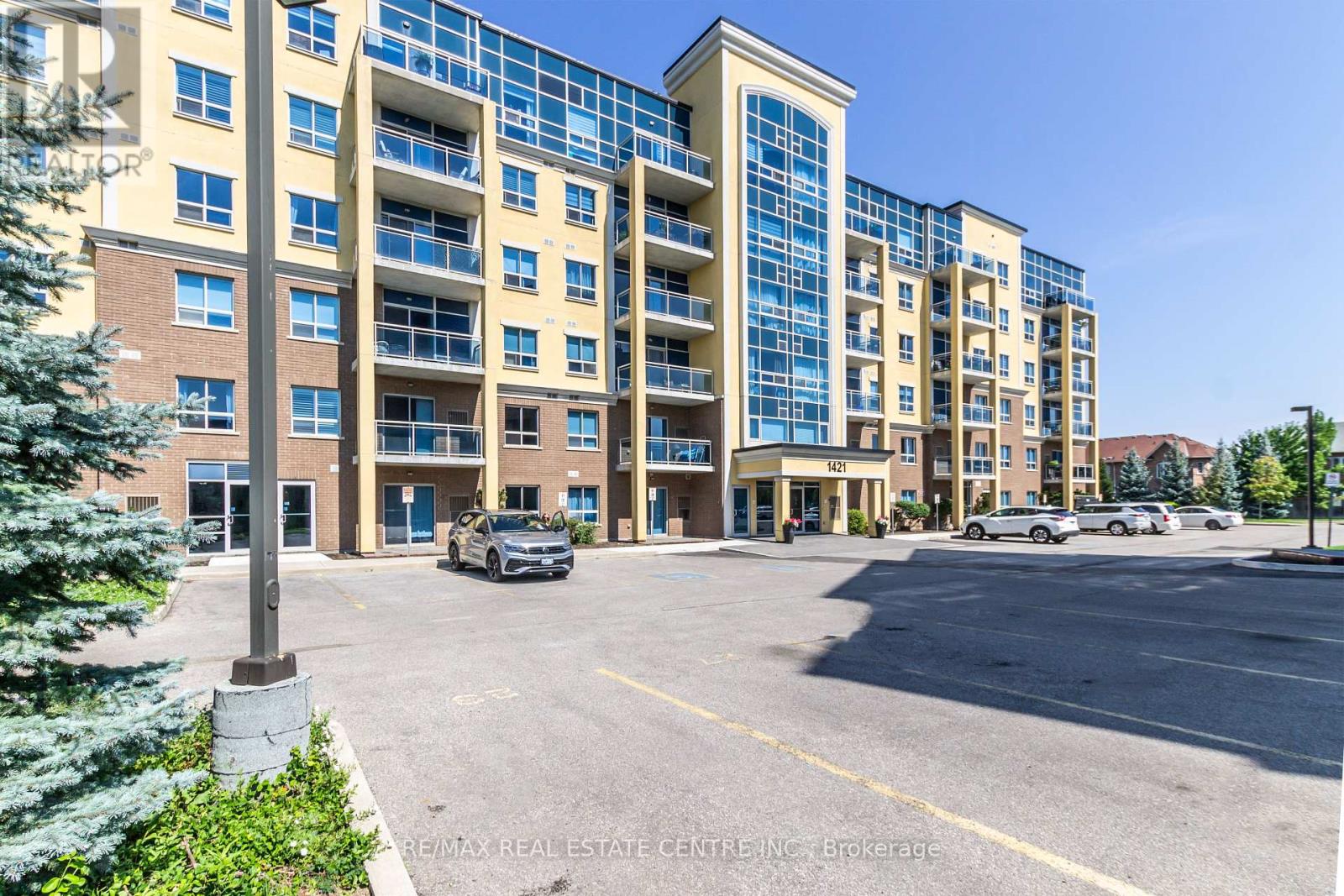 404 1421 Costigan Rd, Milton, ON L9T 2N4