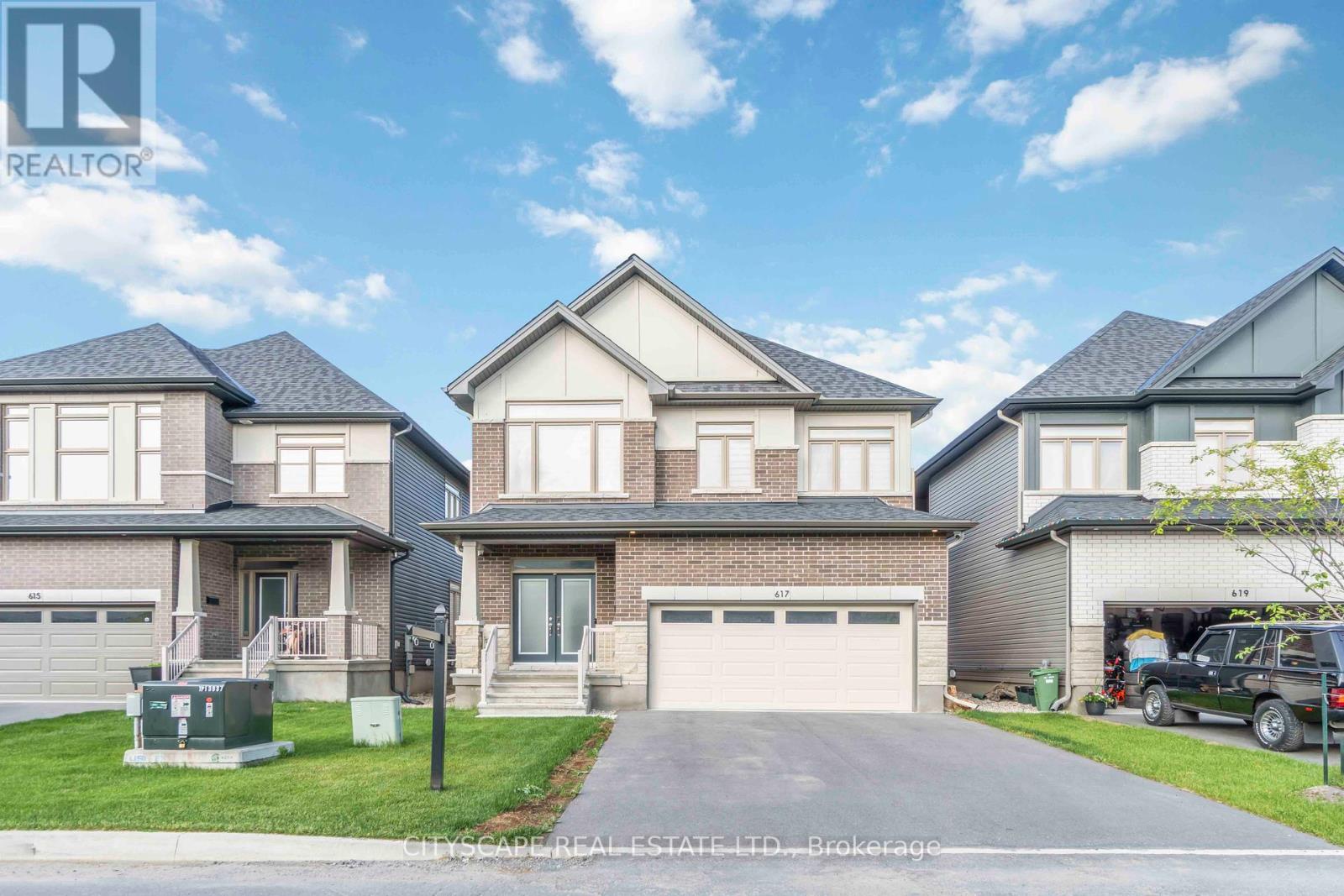 617 Kenabeek Ter, Ottawa, ON K4M 0B3