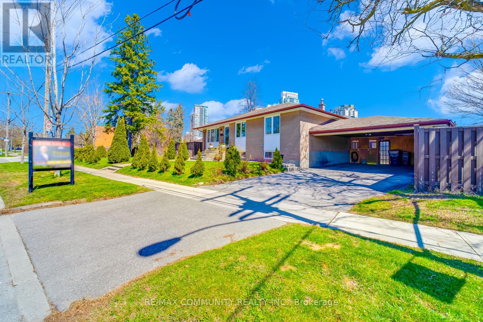 103 Packard Blvd, Toronto Bendale, ON M1P 4K7