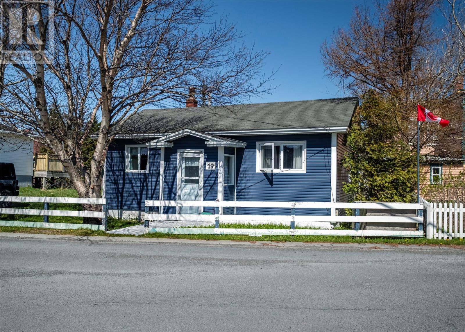 19 Mckendrick St, Placentia, NL A0B 1S0