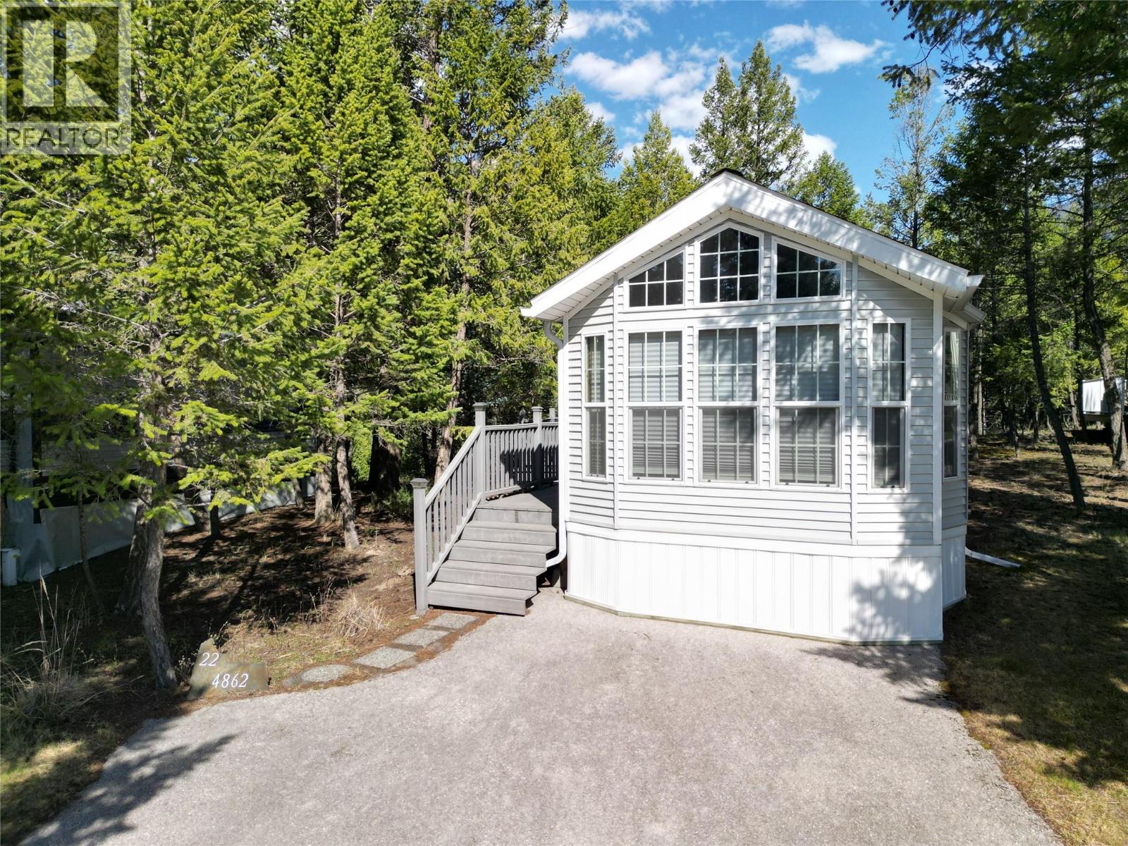 4862 Lynx Dr, Radium Hot Springs, BC V0A 1M0