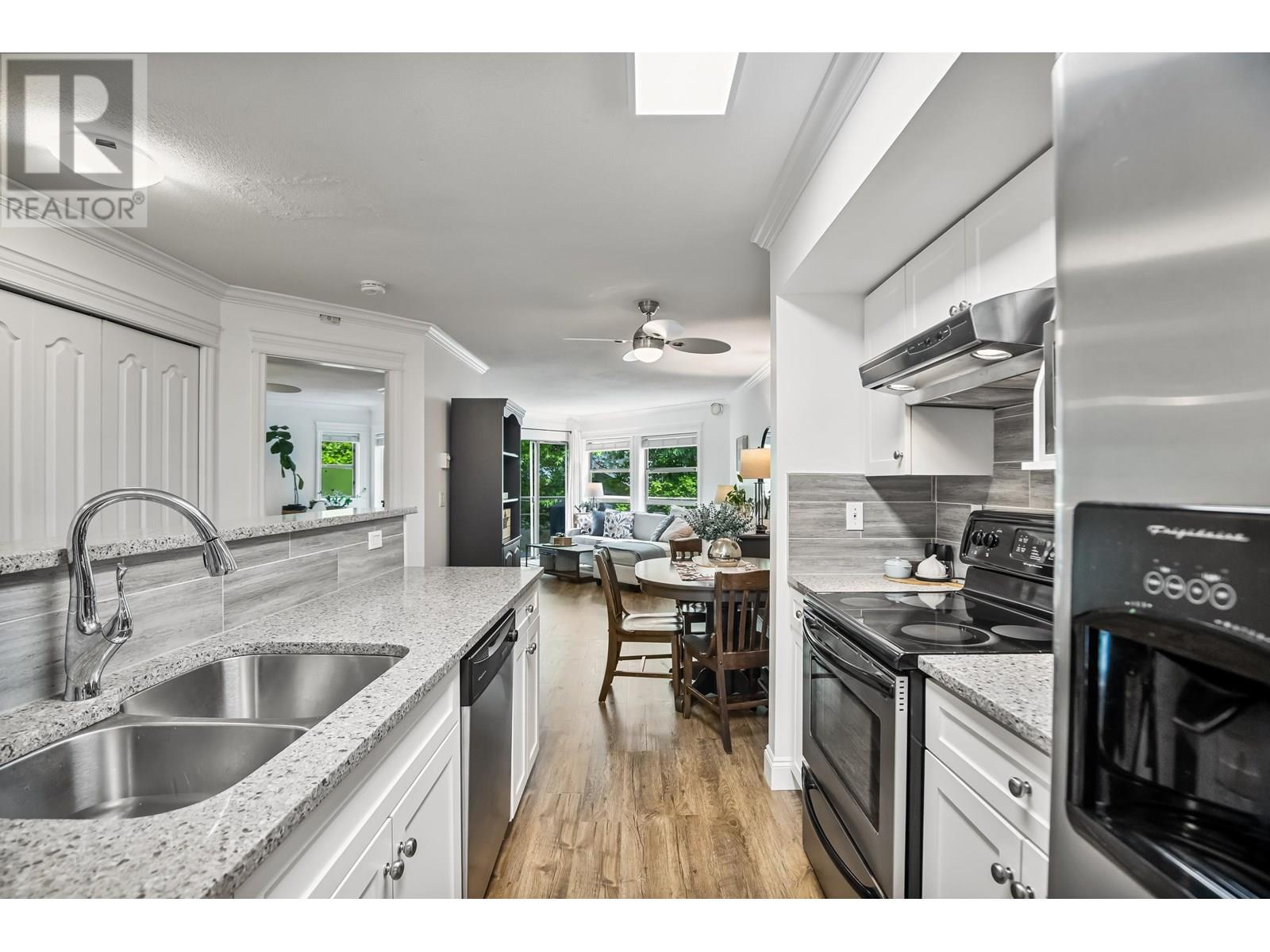 22277 122 Avenue Unit 202, Maple Ridge, BC V2X 3X8
