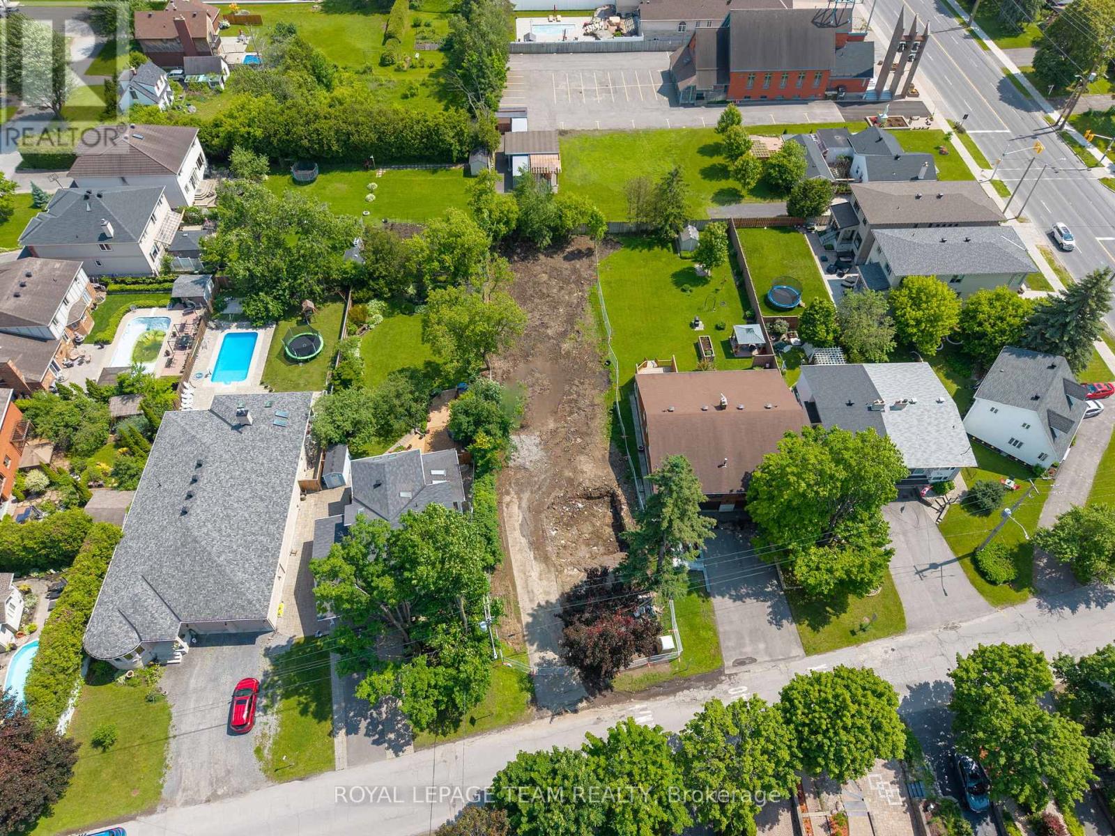1092 Normandy Cres, Ottawa, ON K2C 0L8