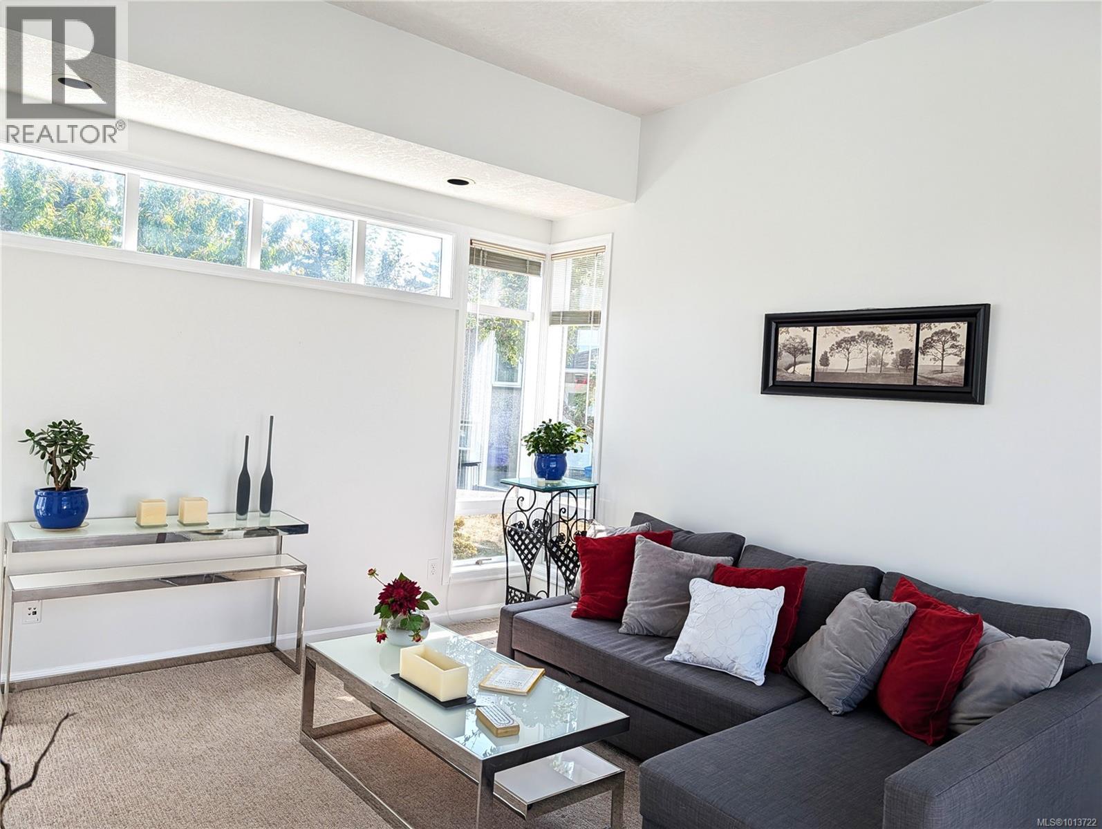4216 Wakefield Pl, Saanich, BC V8N 6E5