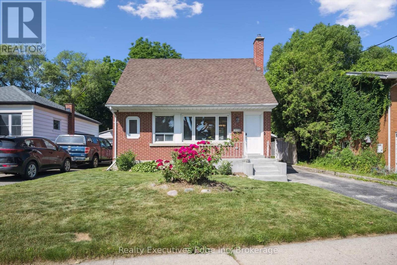 319 Clifton Rd, Kitchener, ON N2H 4W1