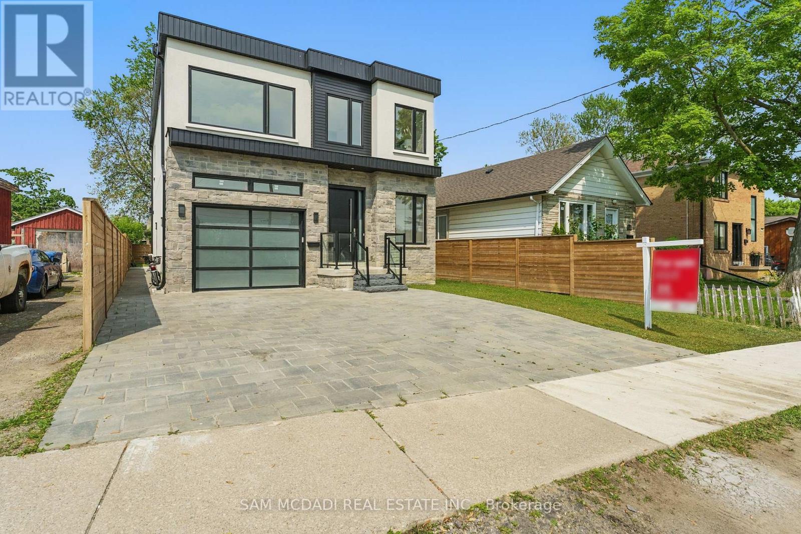 1037 Meredith Ave, Mississauga, ON L5E 2C6