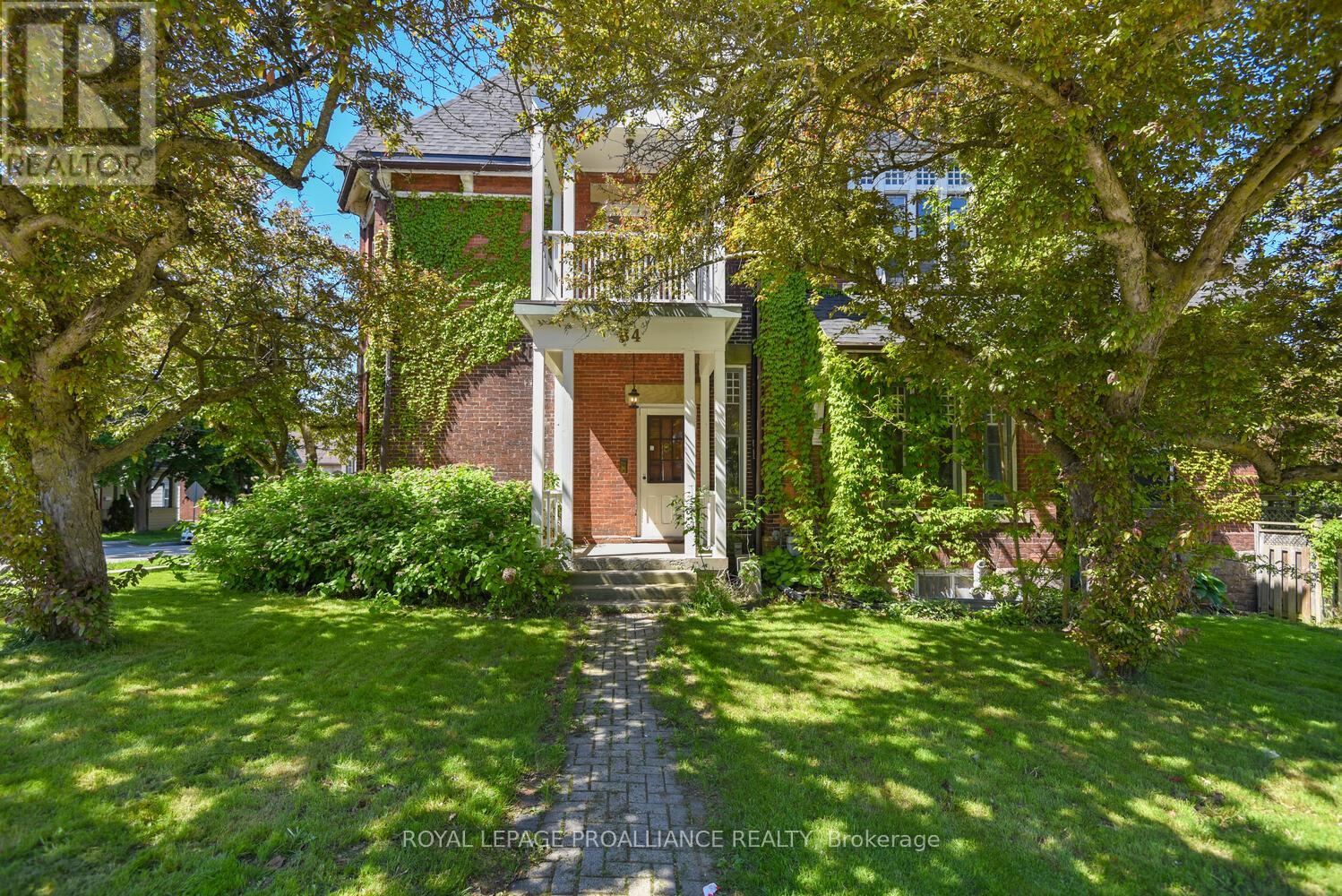84 Park St, Brockville, ON K6V 2G7