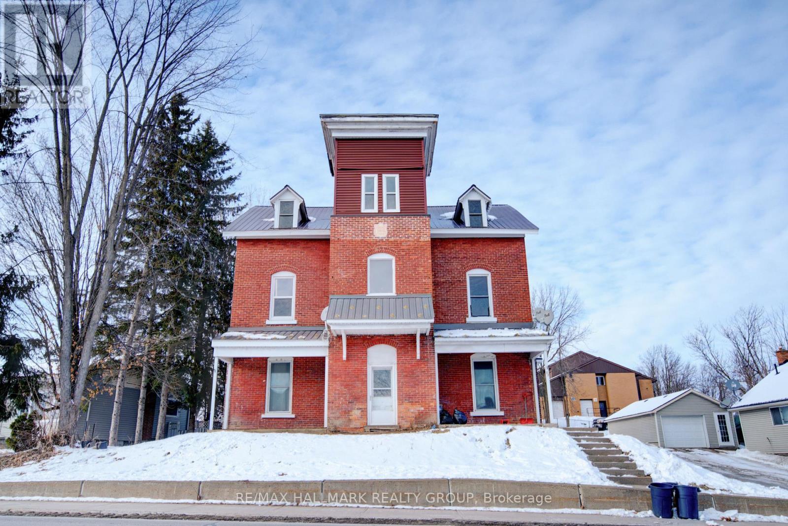 22 Main St, Whitewater Region, ON K0J 1K0