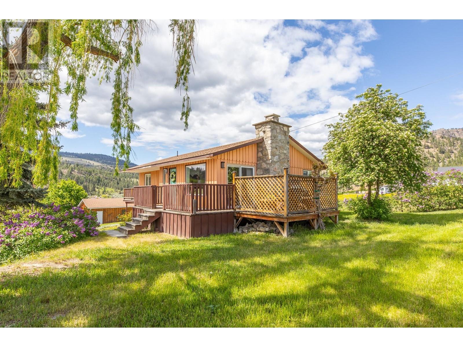 7515 Hillborn St, Summerland, BC V0H 1Z7
