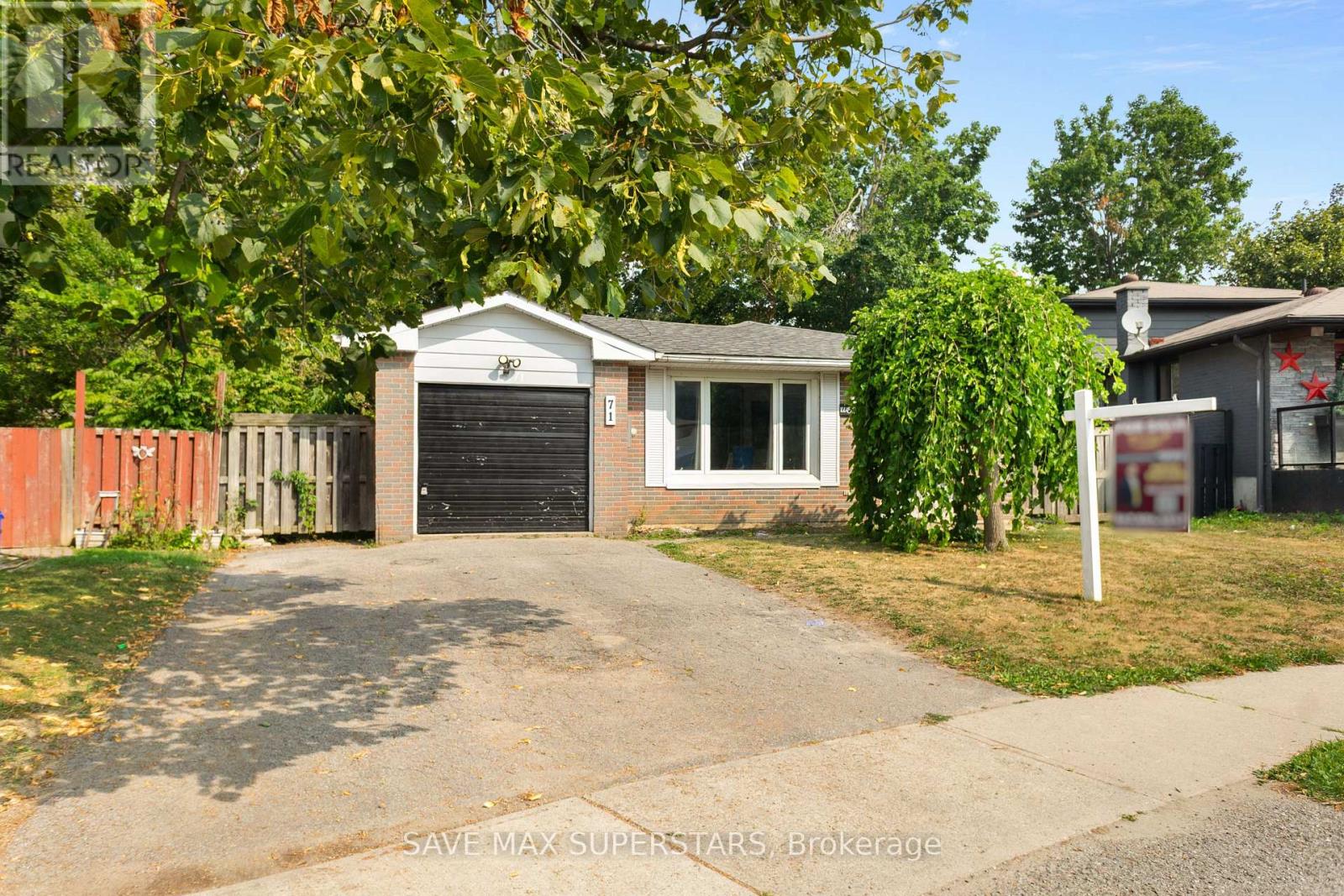71 College Cres, Barrie, ON L4M 2W5