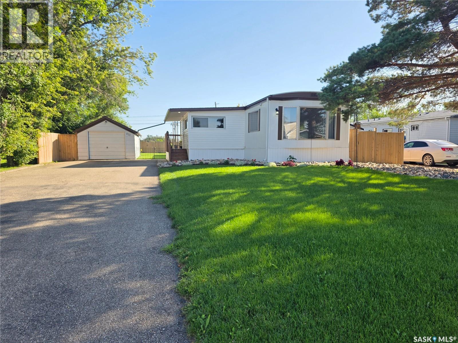 423 Park Ave, Outlook, SK S0L 2N0