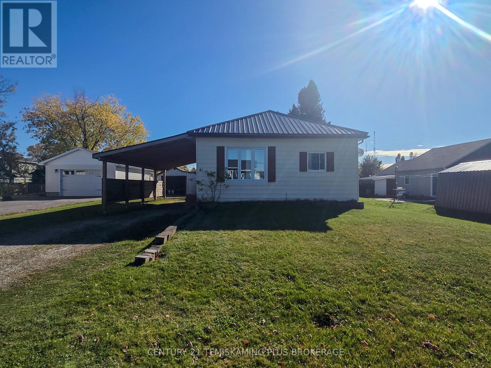 41 Eleventh St, Armstrong, ON P0J 1E0