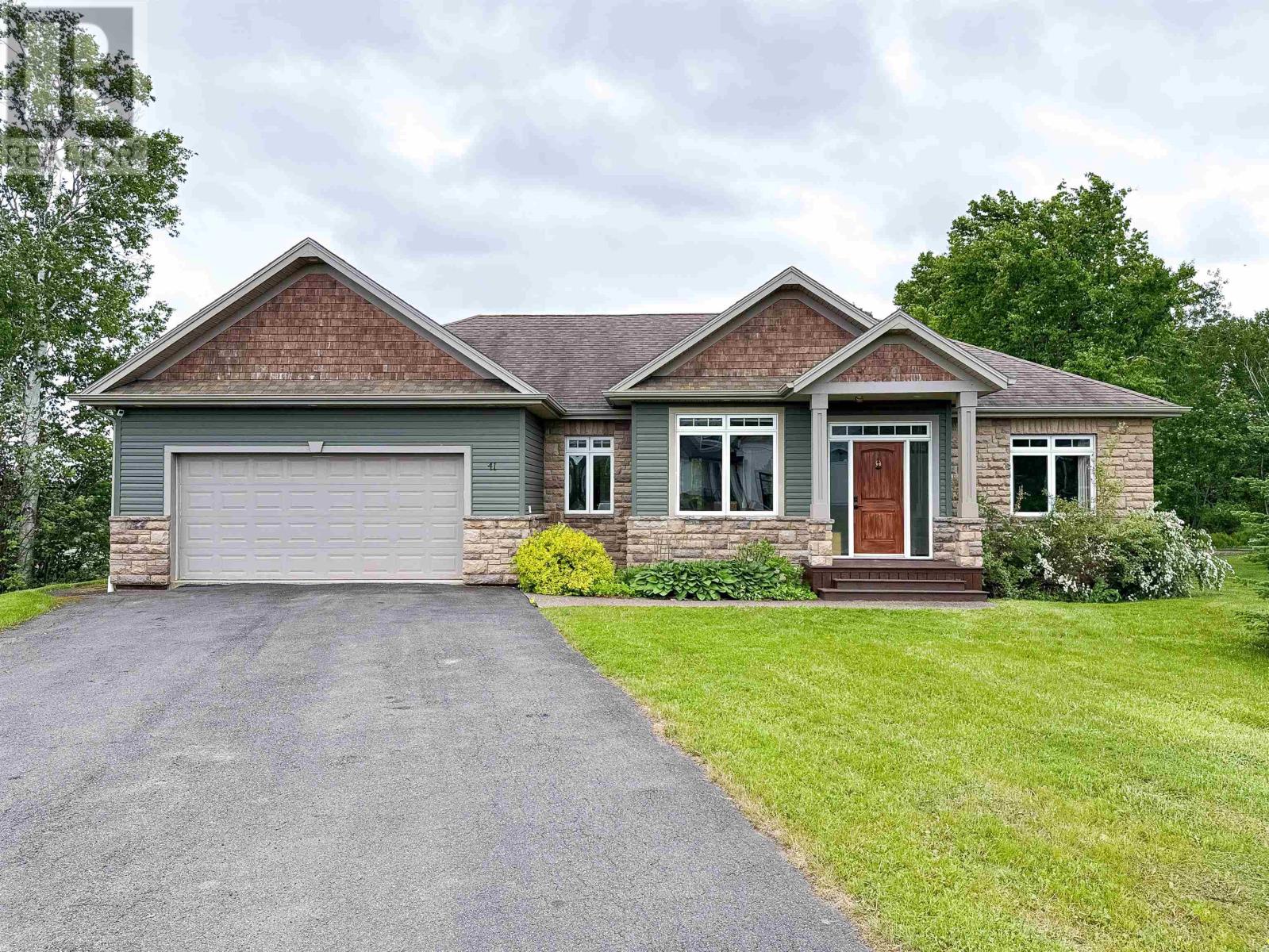 41 Southampton Dr, Stratford, PE C1B 0B2