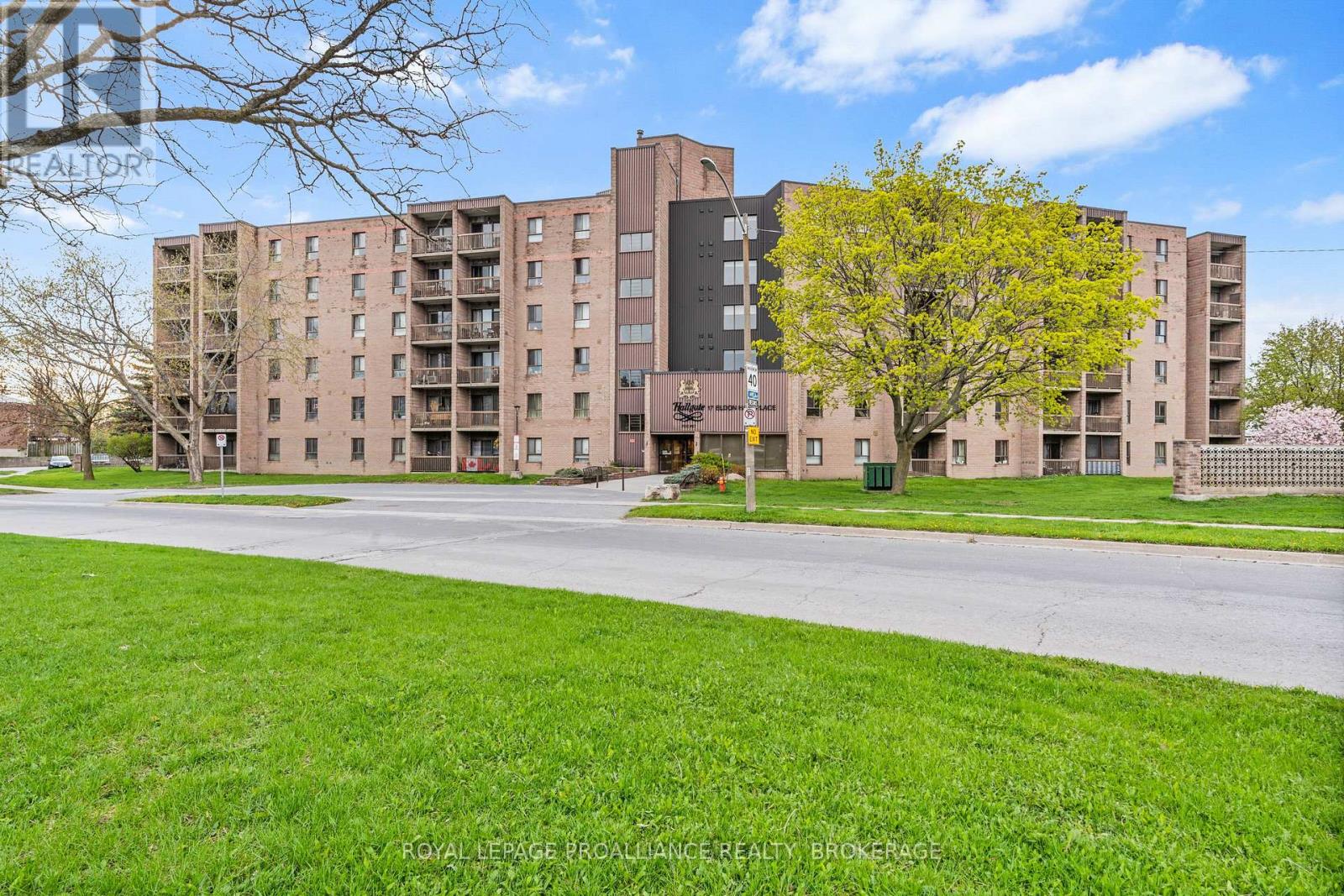 314 17 Eldon Hall Pl, Kingston, ON K7M 7H5