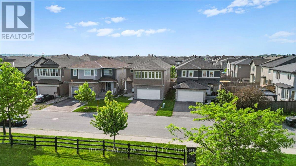 319 Oxer Pl, Ottawa, ON K2S 1B6