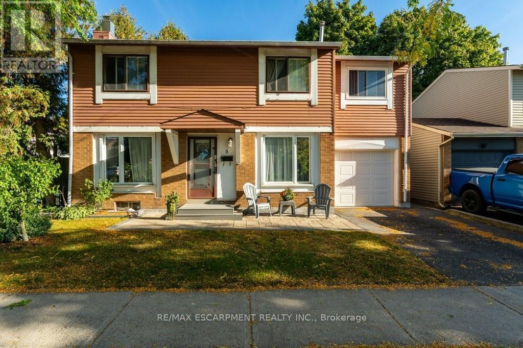 8 Chudleigh St, Hamilton Waterdown, ON L9H 7E4