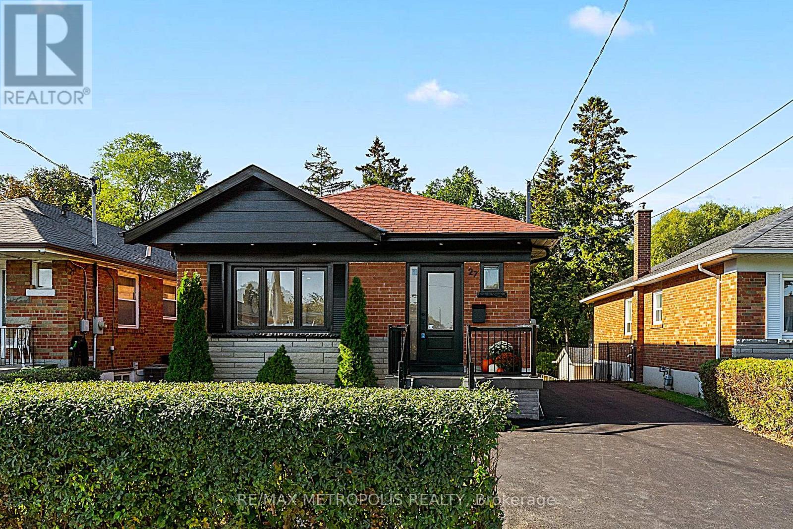 27 Gully Dr, Toronto Bendale, ON M1K 4W3