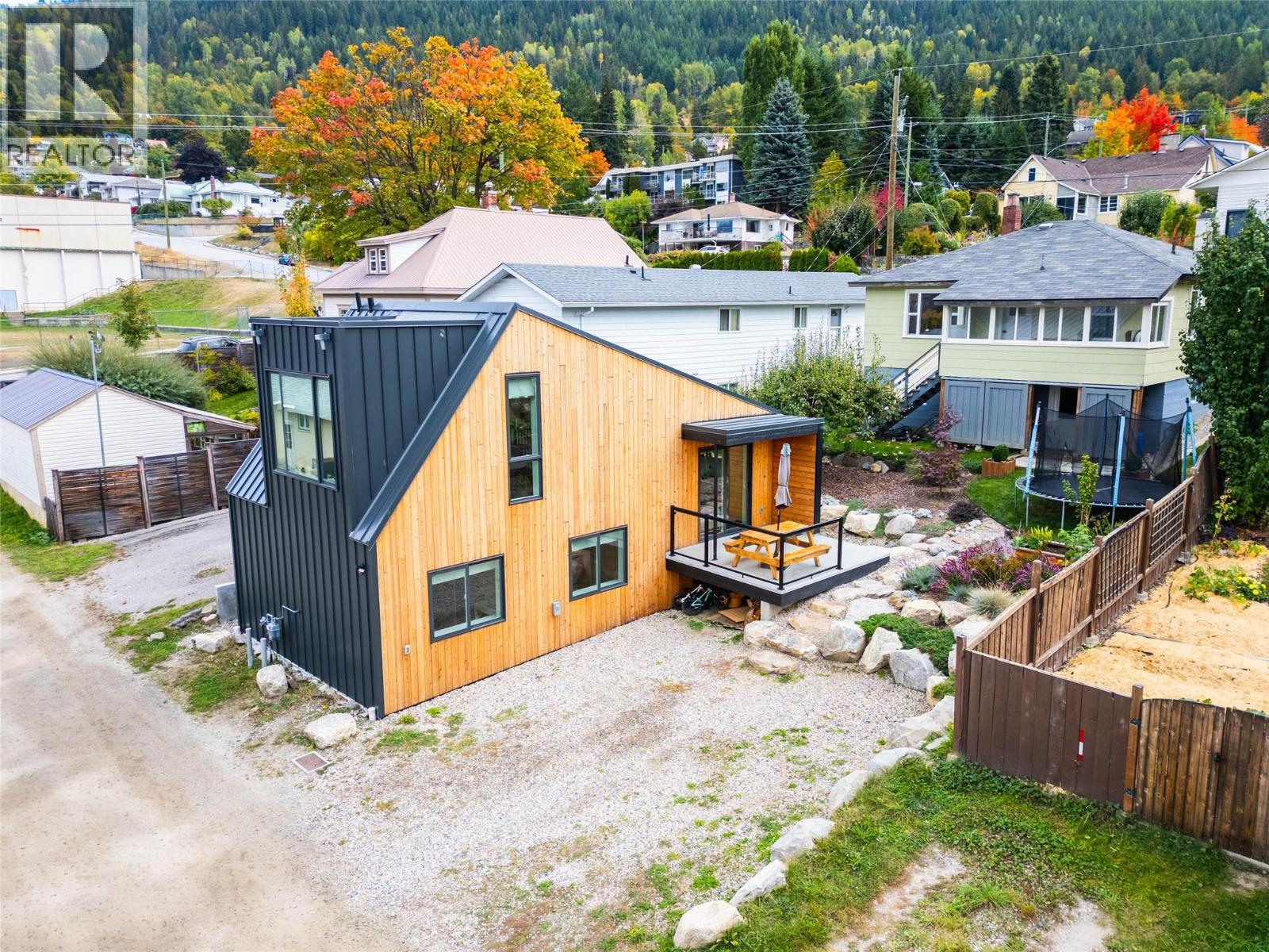 519 Robson St, Nelson, BC V1L 5A6
