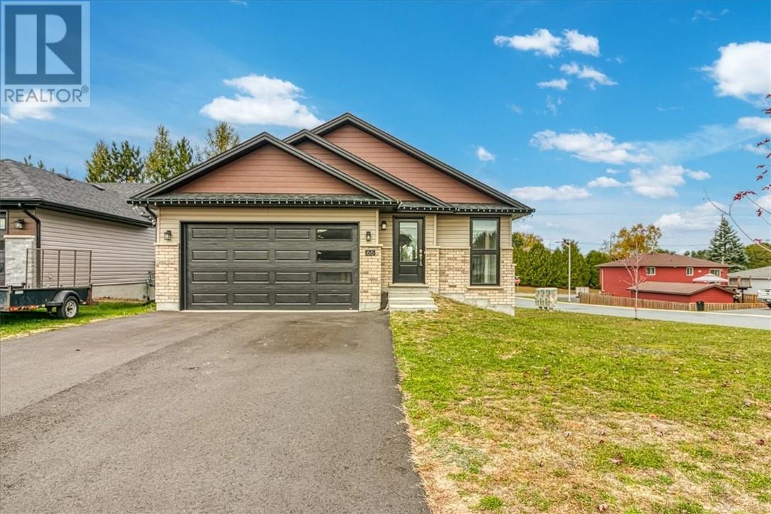 66 Meadowgreen Dr, Garson, ON P3L 1G8