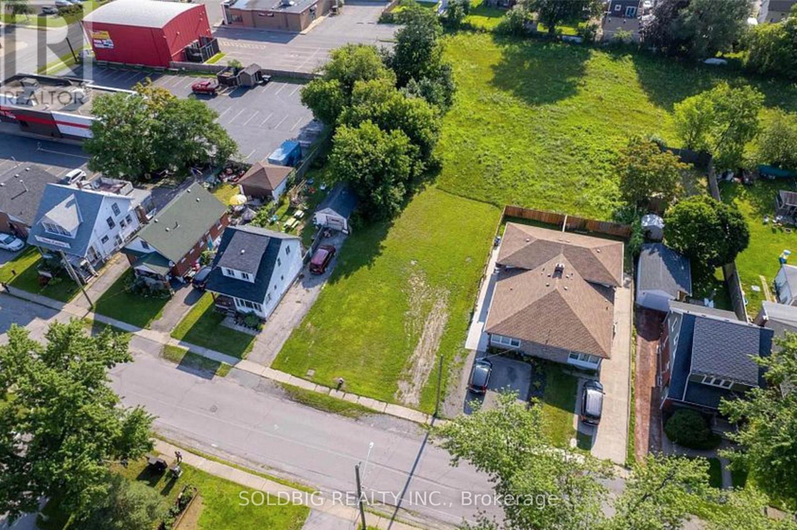 5940 Carlton Ave, Niagara Falls, ON L2G 5J5