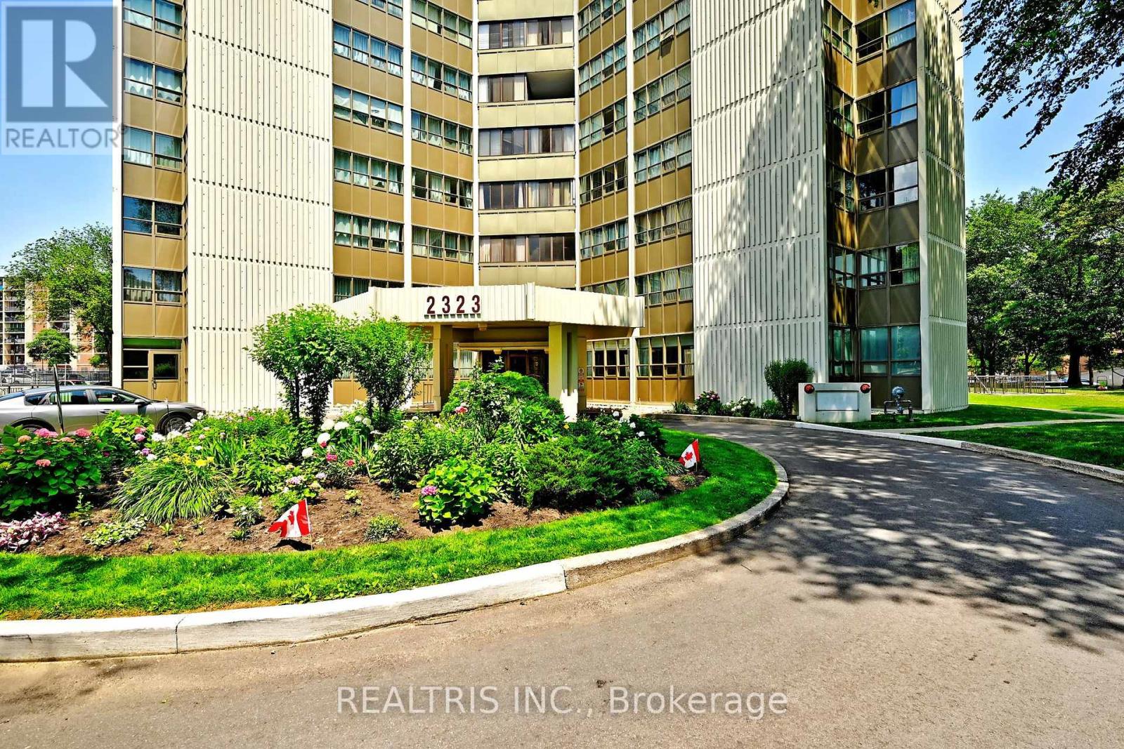 807 2323 Confederation Pkwy, Mississauga, ON L5B 1R6