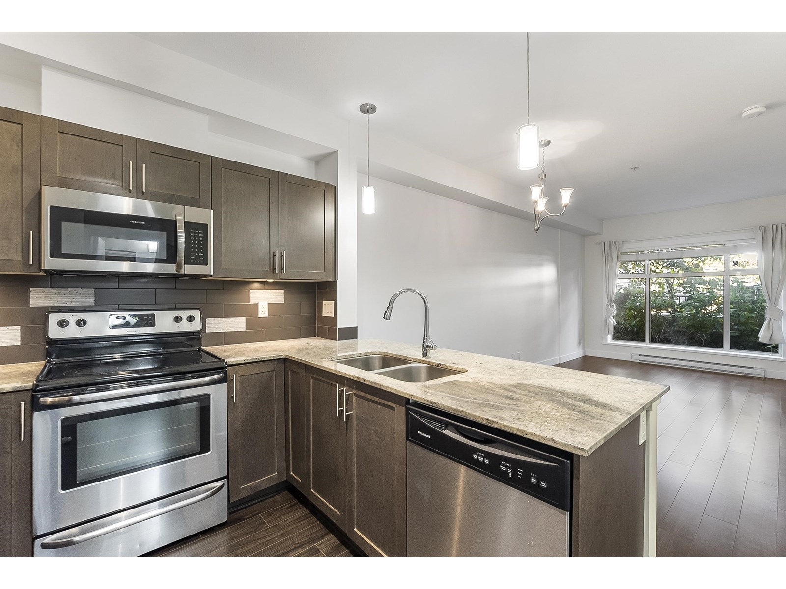 13468 King George Boulevard #l115, Surrey, BC V3T 0H5