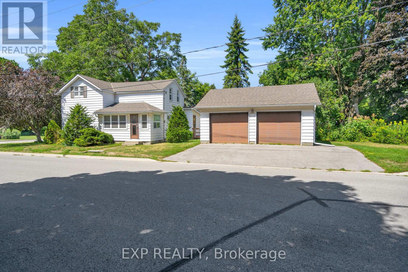 39 River St, Georgina, ON L0E 1R0