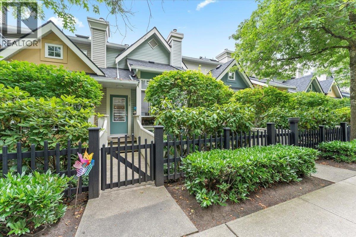 6878 Village Grn, Burnaby, BC V5E 4K9