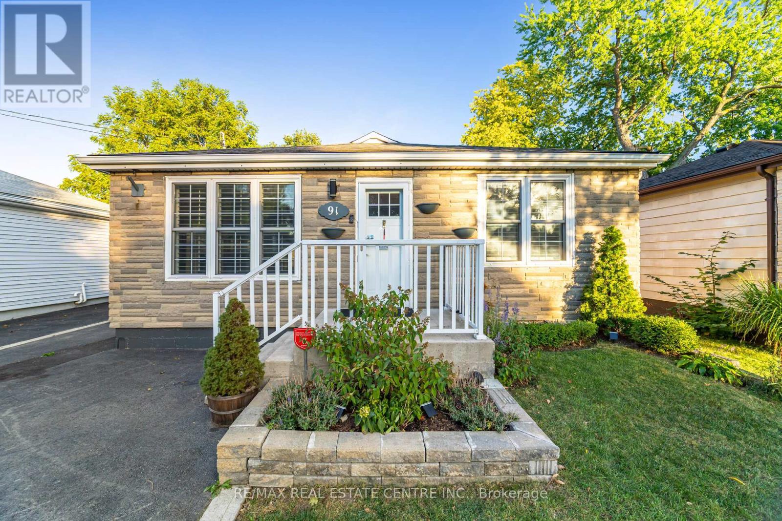 91 E 44th St, Hamilton, ON L8T 3G9