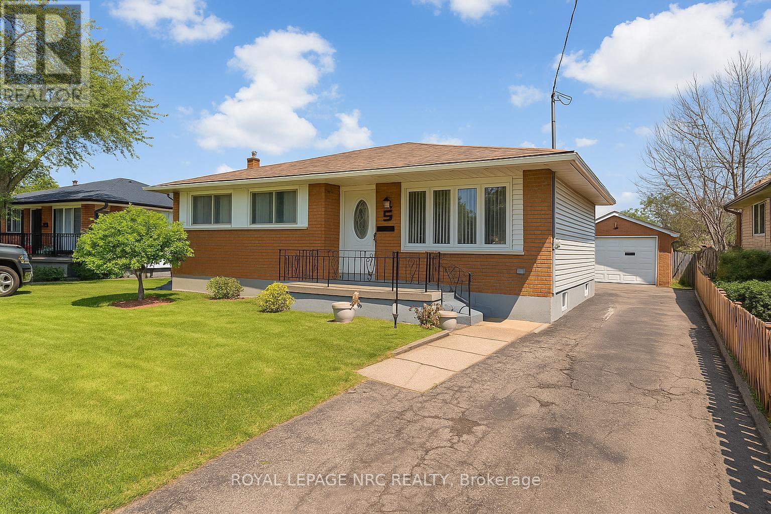 5 Ashford Pl, St. Catharines Oakdale, ON L2P 2G1