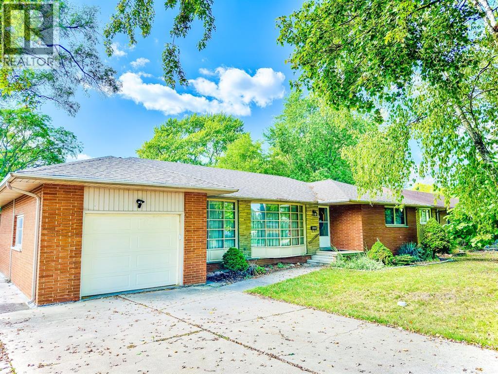 2797 Westminster Blvd, Windsor, ON N8T 1T6
