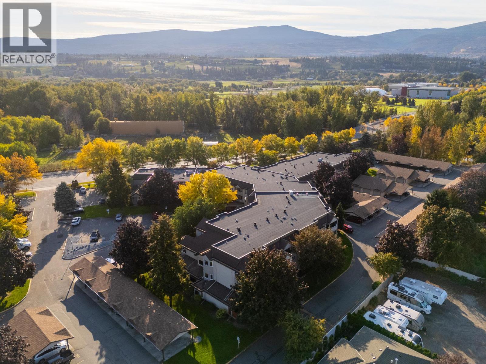 3854 Gordon Drive Unit 285, Kelowna, BC V1W 3G4