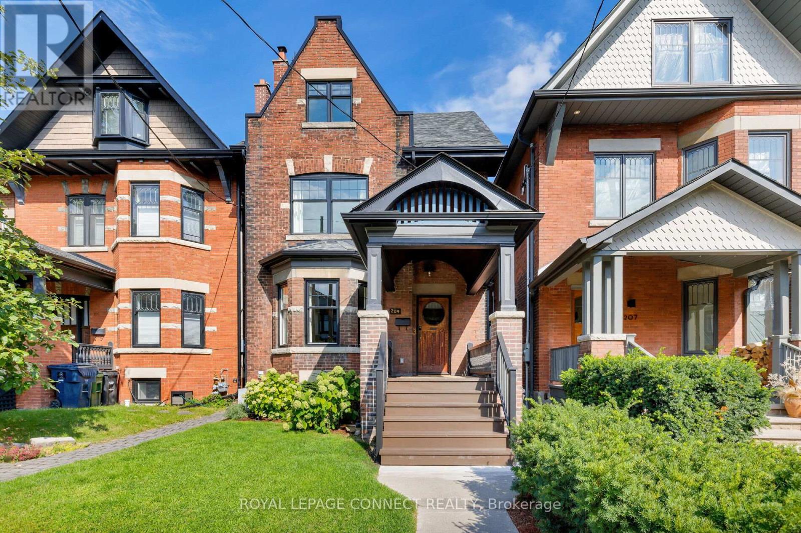 209 Indian Rd, Toronto, ON M6R 2W7