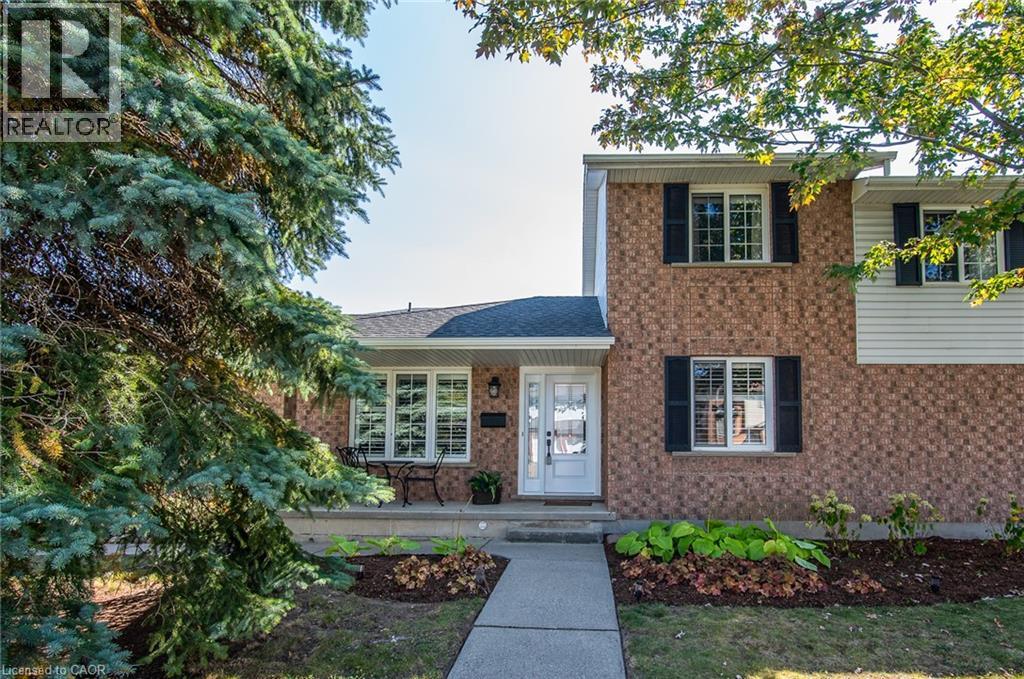 271 Newbury Dr, Kitchener, ON N2N 3A3