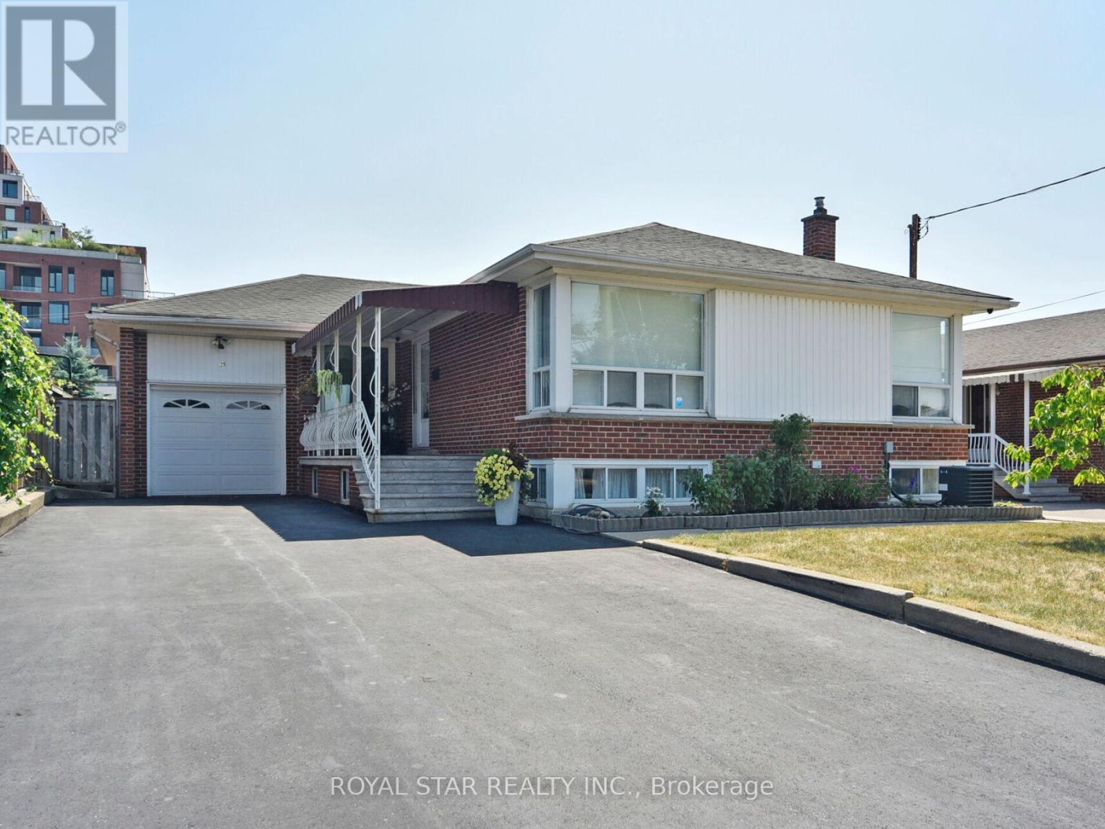 25 Diana Dr, Toronto Downsview-roding-cfb, ON M3M 2W2