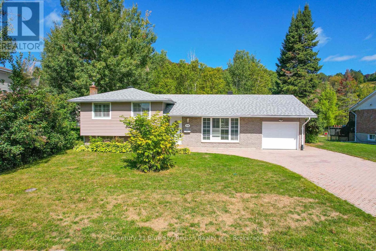298 Rancier St, North Bay, ON P1B 8M4