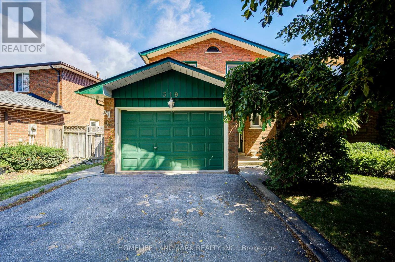 319 Hillside Dr, Mississauga, ON L5M 2N3
