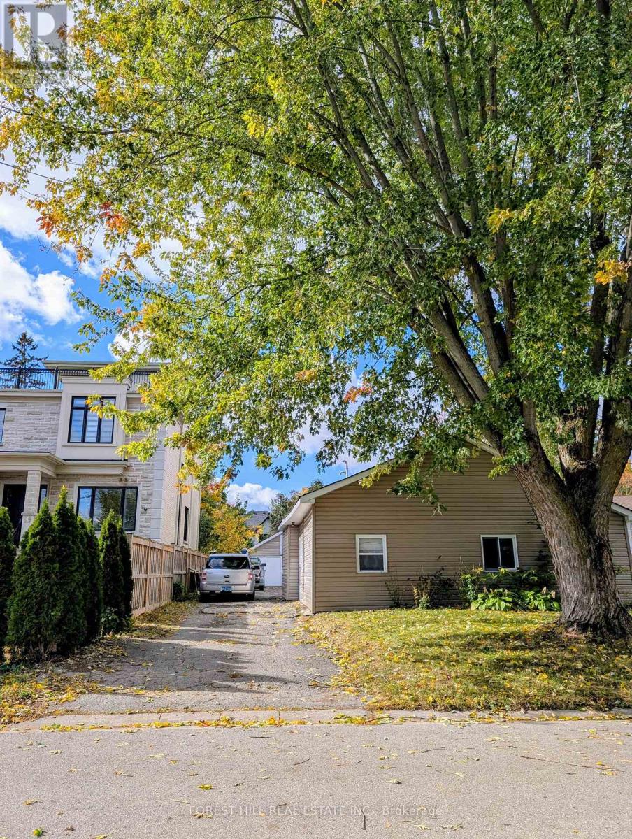 26 River Dr, East Gwillimbury, ON L9N 1A6