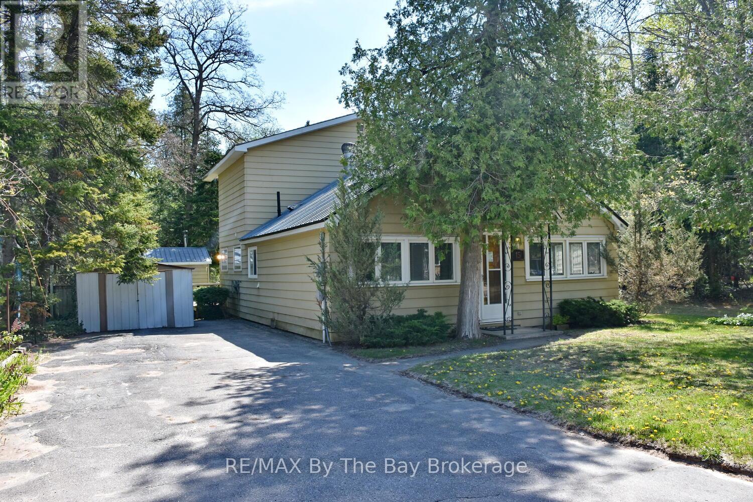 15 Sylvan Ave, Wasaga Beach, ON L9Z 1T3