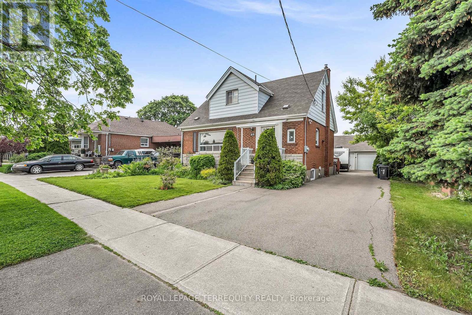 40 Whitley Ave, Toronto Downsview-roding-cfb, ON M3K 1A2