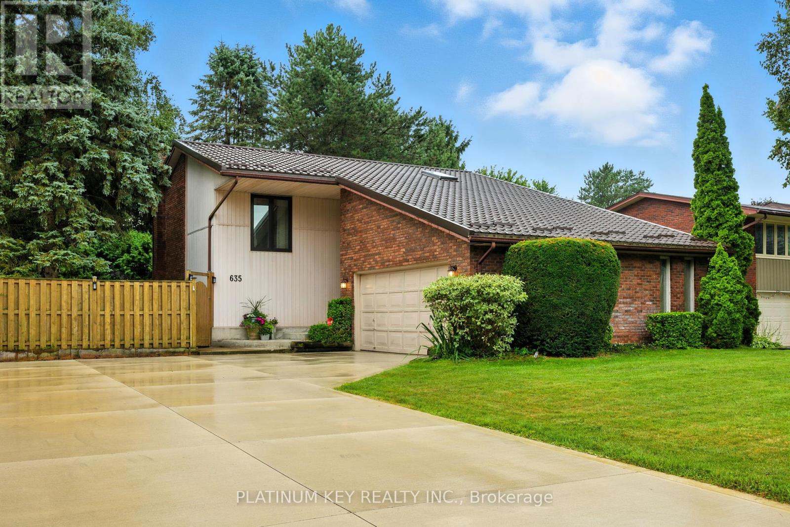 635 King St, Strathroy-Caradoc, ON N0L 1W0