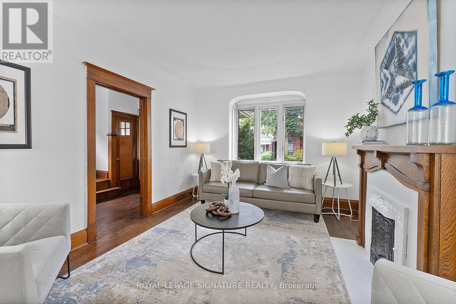 9 Kennedy Ave, Toronto, ON M6S 2X6