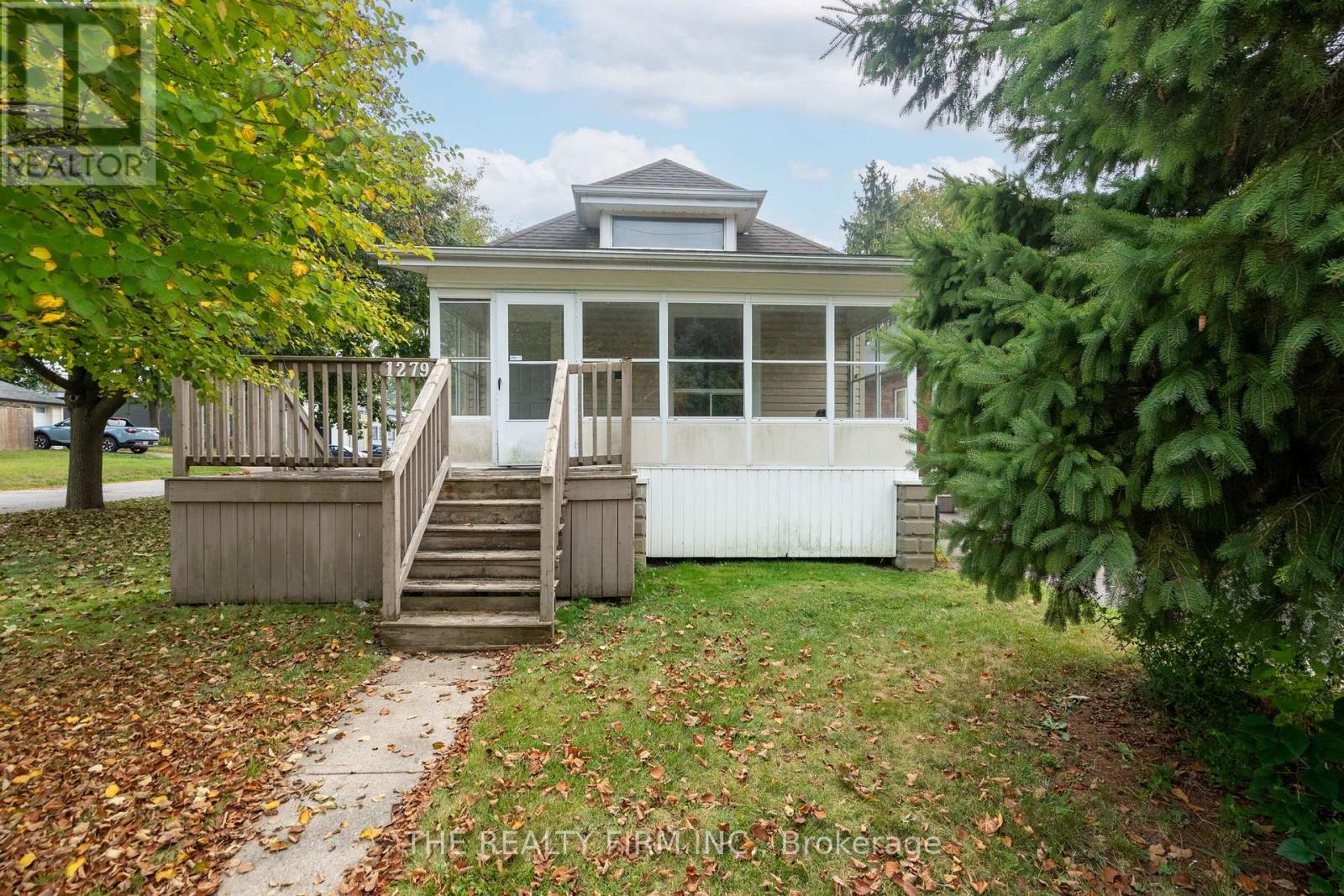 1279 York St, London, ON N5W 2V3