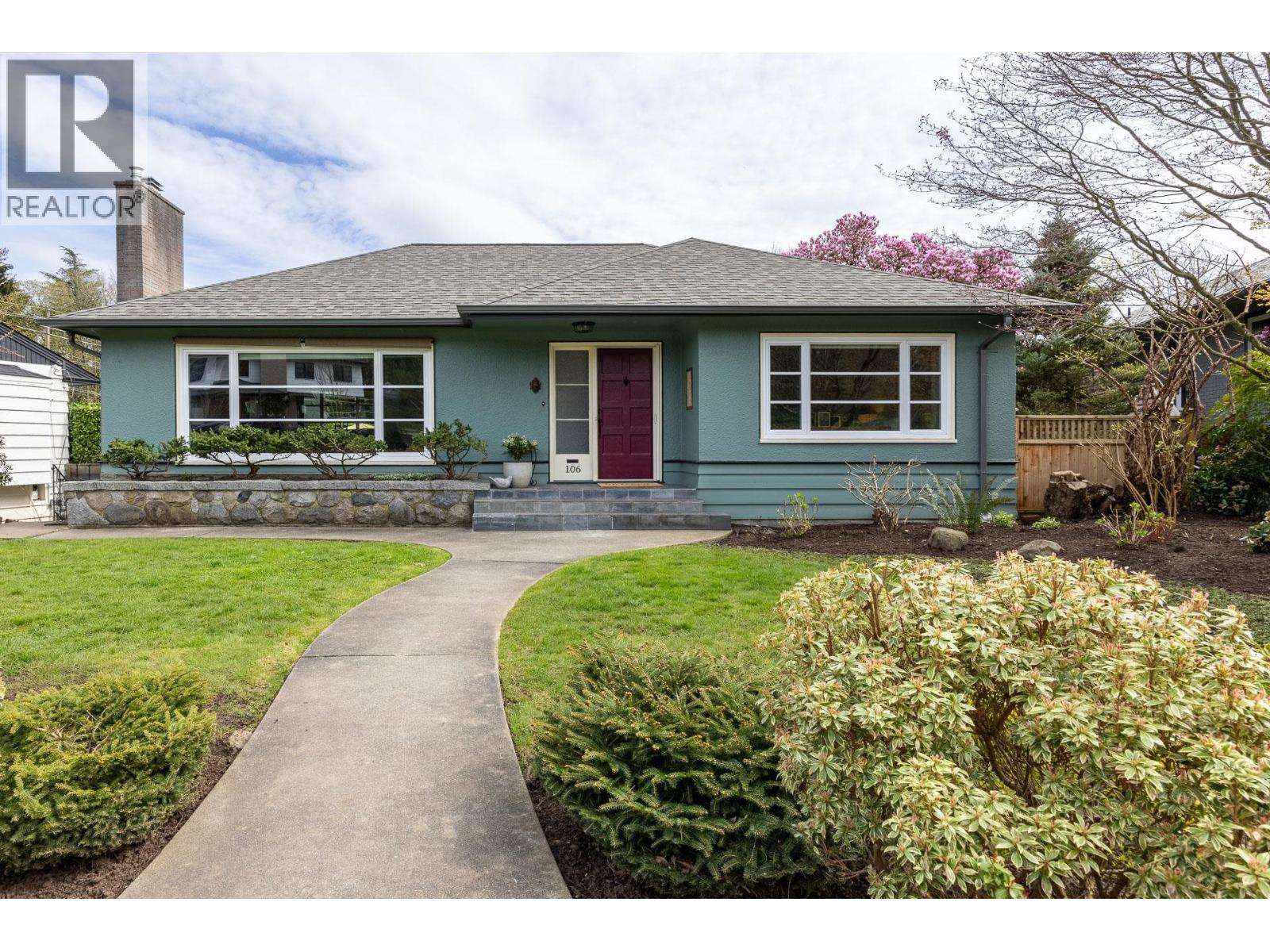 106 College Ct, New Westminster, BC V3L 1K9