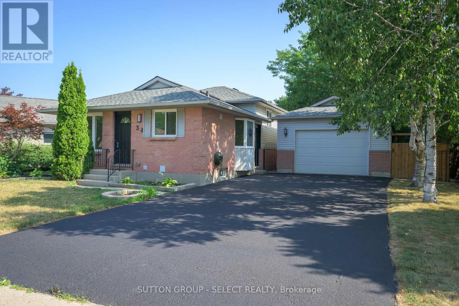 34 Ripley Rd, London, ON N5V 3V1
