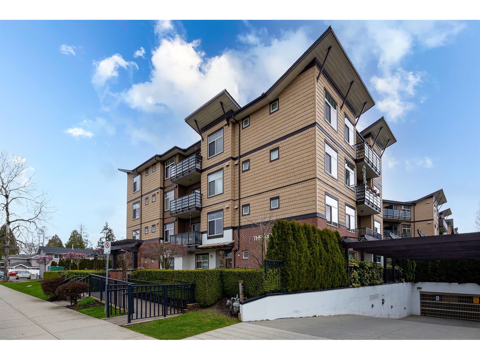 8168 120a Street Unit 304, Surrey, BC V3W 3P3