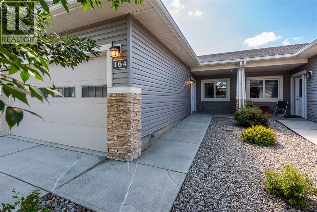 164 Cambridge Glen Dr, Strathmore, AB T1P 0E6